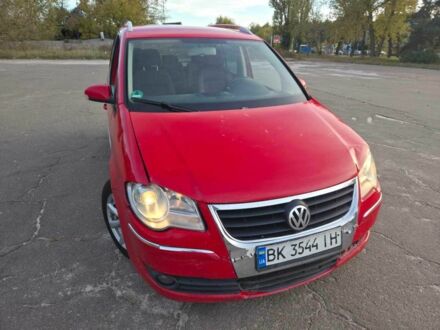 Фольксваген Туран 2006 в Киеве на Automoto.ua Красный Фольксваген Туран, объемом двигателя 2 л и пробегом 340 тыс. км за 4200 $, фото 1 на Automoto.ua