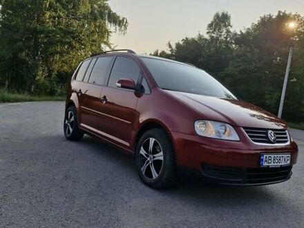 Красный Фольксваген Туран, объемом двигателя 1.39 л и пробегом 274 тыс. км за 6200 $, фото 1 на Automoto.ua