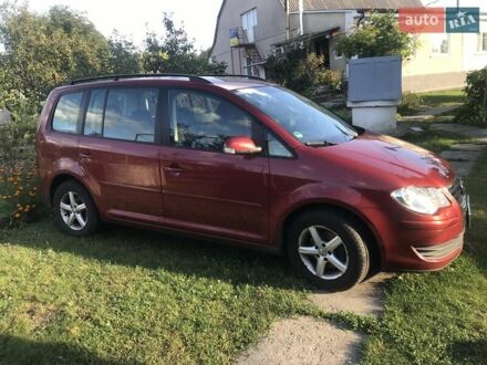 Фольксваген Туран 2007 у Фастове на Automoto.ua Червоний Фольксваген Туран, об'ємом двигуна 2 л та пробігом 310 тис. км за 6400 $, фото 1 на Automoto.ua