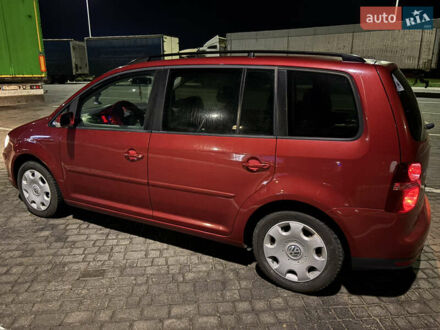 Красный Фольксваген Туран, объемом двигателя 1.9 л и пробегом 314 тыс. км за 7000 $, фото 1 на Automoto.ua