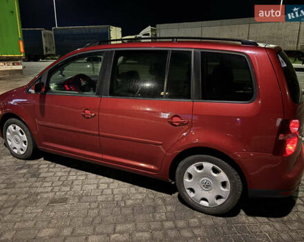 Красный Фольксваген Туран, объемом двигателя 1.9 л и пробегом 314 тыс. км за 7000 $, фото 1 на Automoto.ua