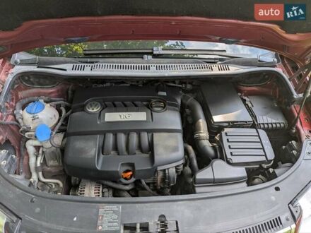 Фольксваген Туран 2007 у Луцьку на Automoto.ua Червоний Фольксваген Туран, об'ємом двигуна 1.6 л та пробігом 221 тис. км за 6200 $, фото 1 на Automoto.ua