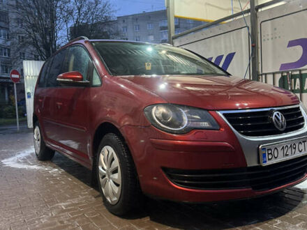 Червоний Фольксваген Туран, об'ємом двигуна 1.97 л та пробігом 273 тис. км за 8500 $, фото 1 на Automoto.ua