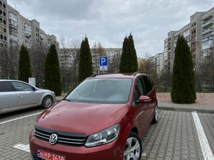 Красный Фольксваген Туран, объемом двигателя 1.4 л и пробегом 219 тыс. км за 9500 $, фото 1 на Automoto.ua