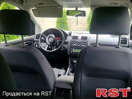 Фольксваген Туран, объемом двигателя 1.6 л и пробегом 202 тыс. км за 4950 $, фото 2 на Automoto.ua