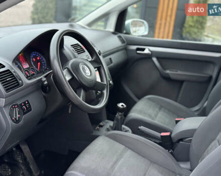 Фольксваген Туран, объемом двигателя 2 л и пробегом 217 тыс. км за 5450 $, фото 23 на Automoto.ua