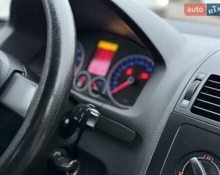 Фольксваген Туран, объемом двигателя 2 л и пробегом 217 тыс. км за 5450 $, фото 26 на Automoto.ua