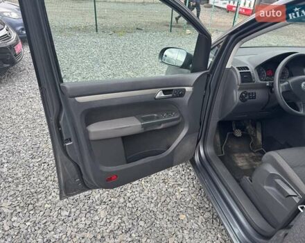 Фольксваген Туран, объемом двигателя 1.6 л и пробегом 211 тыс. км за 8200 $, фото 21 на Automoto.ua