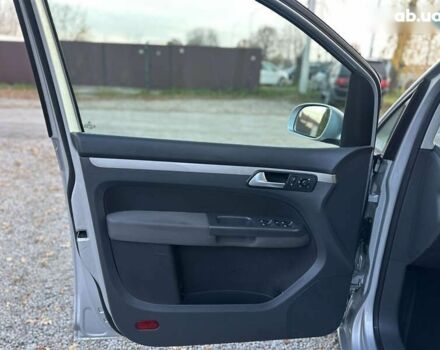 Фольксваген Туран, объемом двигателя 1.6 л и пробегом 236 тыс. км за 8200 $, фото 22 на Automoto.ua