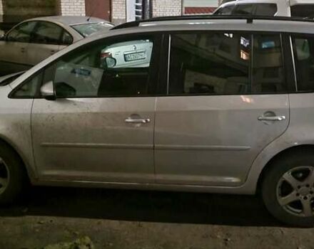 Фольксваген Туран, объемом двигателя 1.6 л и пробегом 288 тыс. км за 9999 $, фото 1 на Automoto.ua