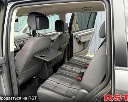 Фольксваген Туран 2013 в Вознесенске на Automoto.ua Фольксваген Туран, объемом двигателя 2 л и пробегом 179 тыс. км за 14500 $, фото 12 на Automoto.ua