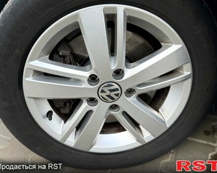 Фольксваген Туран 2013 в Вознесенске на Automoto.ua Фольксваген Туран, объемом двигателя 2 л и пробегом 179 тыс. км за 14500 $, фото 6 на Automoto.ua