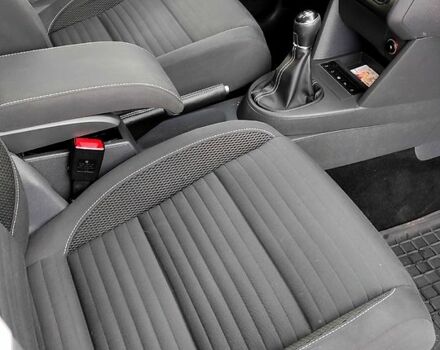 Фольксваген Туран, об'ємом двигуна 2 л та пробігом 349 тис. км за 13000 $, фото 4 на Automoto.ua