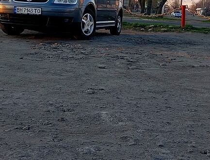 Фольксваген Туран 2004 у Белгород-Днестровском на Automoto.ua Фольксваген Туран, об'ємом двигуна 19 л та пробігом 350 тис. км за 5800 $, фото 1 на Automoto.ua