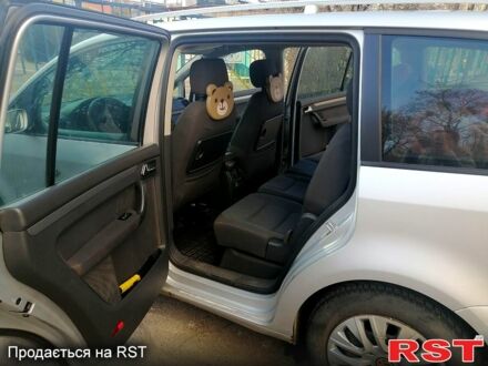 Фольксваген Туран 2005 у Києві на Automoto.ua Фольксваген Туран, об'ємом двигуна 19 л та пробігом 400 тис. км за 4700 $, фото 1 на Automoto.ua