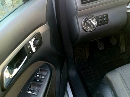 Фольксваген Туран 2006 в Павлограде на Automoto.ua Фольксваген Туран, объемом двигателя 2 л и пробегом 300 тыс. км за 4600 $, фото 1 на Automoto.ua