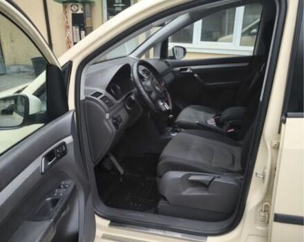 Жовтий Фольксваген Туран, об'ємом двигуна 1.6 л та пробігом 380 тис. км за 8000 $, фото 5 на Automoto.ua