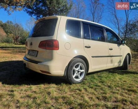 Желтый Фольксваген Туран, объемом двигателя 1.6 л и пробегом 369 тыс. км за 9700 $, фото 11 на Automoto.ua