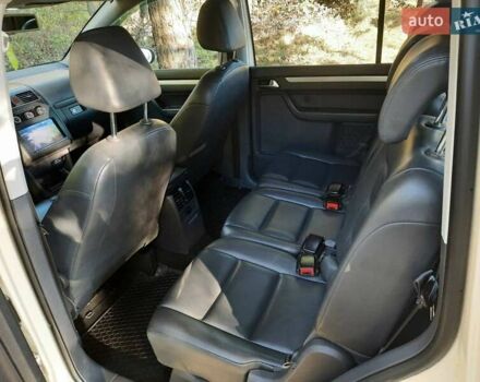 Желтый Фольксваген Туран, объемом двигателя 1.6 л и пробегом 369 тыс. км за 9700 $, фото 20 на Automoto.ua