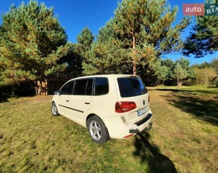 Желтый Фольксваген Туран, объемом двигателя 1.6 л и пробегом 369 тыс. км за 9700 $, фото 6 на Automoto.ua