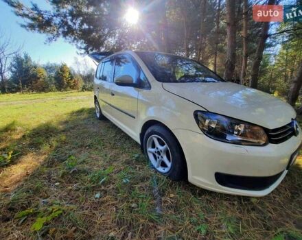 Желтый Фольксваген Туран, объемом двигателя 1.6 л и пробегом 369 тыс. км за 9700 $, фото 14 на Automoto.ua