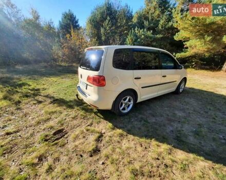 Желтый Фольксваген Туран, объемом двигателя 1.6 л и пробегом 369 тыс. км за 9700 $, фото 10 на Automoto.ua