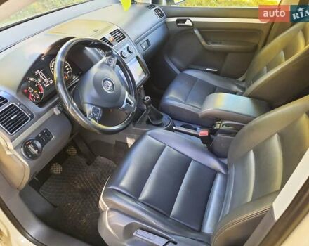 Желтый Фольксваген Туран, объемом двигателя 1.6 л и пробегом 369 тыс. км за 9700 $, фото 19 на Automoto.ua