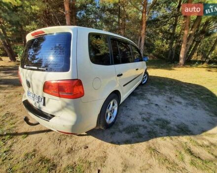 Желтый Фольксваген Туран, объемом двигателя 1.6 л и пробегом 369 тыс. км за 9700 $, фото 9 на Automoto.ua