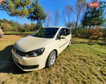 Желтый Фольксваген Туран, объемом двигателя 1.6 л и пробегом 369 тыс. км за 9700 $, фото 2 на Automoto.ua