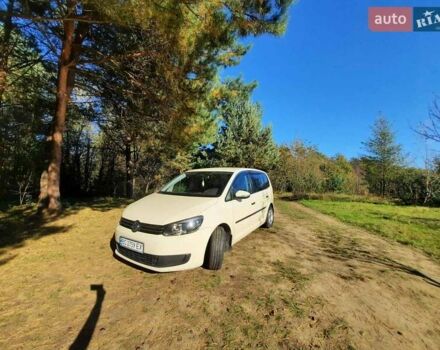 Желтый Фольксваген Туран, объемом двигателя 1.6 л и пробегом 369 тыс. км за 9700 $, фото 3 на Automoto.ua