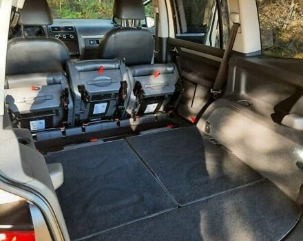 Желтый Фольксваген Туран, объемом двигателя 1.6 л и пробегом 369 тыс. км за 9700 $, фото 26 на Automoto.ua