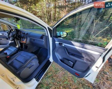 Желтый Фольксваген Туран, объемом двигателя 1.6 л и пробегом 369 тыс. км за 9700 $, фото 22 на Automoto.ua