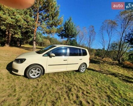 Желтый Фольксваген Туран, объемом двигателя 1.6 л и пробегом 369 тыс. км за 9700 $, фото 4 на Automoto.ua