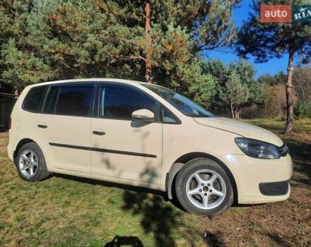 Желтый Фольксваген Туран, объемом двигателя 1.6 л и пробегом 369 тыс. км за 9700 $, фото 12 на Automoto.ua