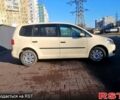 Желтый Фольксваген Туран, объемом двигателя 1.6 л и пробегом 220 тыс. км за 8500 $, фото 2 на Automoto.ua