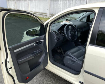 Желтый Фольксваген Туран, объемом двигателя 1.39 л и пробегом 200 тыс. км за 10000 $, фото 8 на Automoto.ua