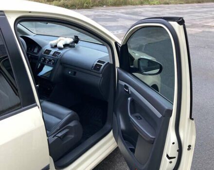 Желтый Фольксваген Туран, объемом двигателя 1.39 л и пробегом 200 тыс. км за 10000 $, фото 5 на Automoto.ua