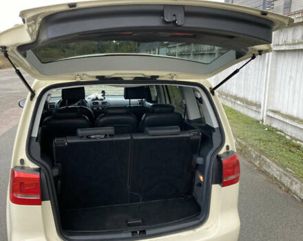 Желтый Фольксваген Туран, объемом двигателя 1.39 л и пробегом 200 тыс. км за 10000 $, фото 4 на Automoto.ua