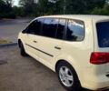 Жовтий Фольксваген Туран, об'ємом двигуна 2 л та пробігом 223 тис. км за 10000 $, фото 2 на Automoto.ua