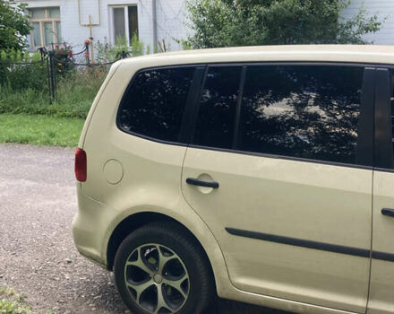 Фольксваген Туран 2013 в Чернигове на Automoto.ua Желтый Фольксваген Туран, объемом двигателя 1.6 л и пробегом 360 тыс. км за 7500 $, фото 6 на Automoto.ua