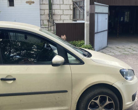 Фольксваген Туран 2013 в Чернигове на Automoto.ua Желтый Фольксваген Туран, объемом двигателя 1.6 л и пробегом 360 тыс. км за 7500 $, фото 5 на Automoto.ua