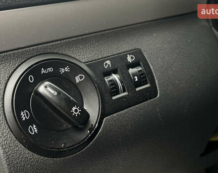 Желтый Фольксваген Туран, объемом двигателя 1.97 л и пробегом 213 тыс. км за 8990 $, фото 15 на Automoto.ua