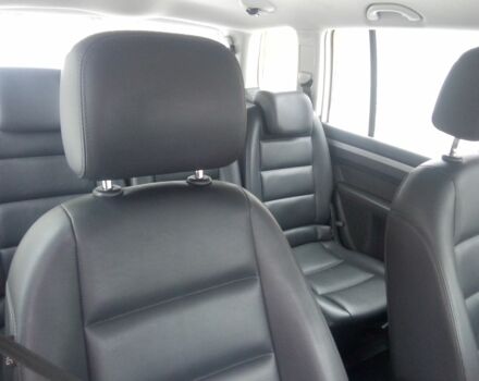 Желтый Фольксваген Туран, объемом двигателя 2 л и пробегом 380 тыс. км за 8000 $, фото 1 на Automoto.ua