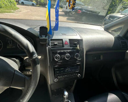 Желтый Фольксваген Туран, объемом двигателя 1.97 л и пробегом 336 тыс. км за 9599 $, фото 10 на Automoto.ua