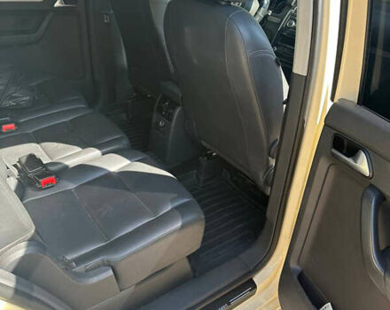 Желтый Фольксваген Туран, объемом двигателя 1.97 л и пробегом 336 тыс. км за 9599 $, фото 4 на Automoto.ua