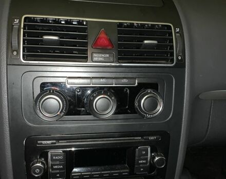 Желтый Фольксваген Туран, объемом двигателя 2 л и пробегом 380 тыс. км за 8000 $, фото 3 на Automoto.ua