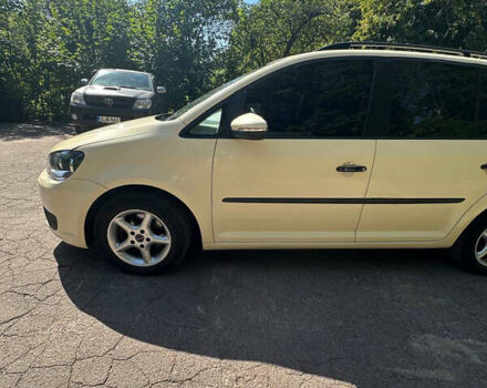 Желтый Фольксваген Туран, объемом двигателя 1.97 л и пробегом 336 тыс. км за 9599 $, фото 12 на Automoto.ua