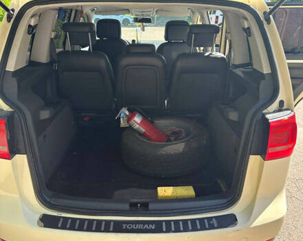 Желтый Фольксваген Туран, объемом двигателя 1.97 л и пробегом 336 тыс. км за 9599 $, фото 8 на Automoto.ua