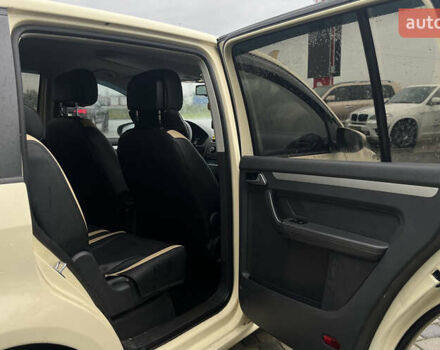 Желтый Фольксваген Туран, объемом двигателя 1.97 л и пробегом 213 тыс. км за 8990 $, фото 21 на Automoto.ua