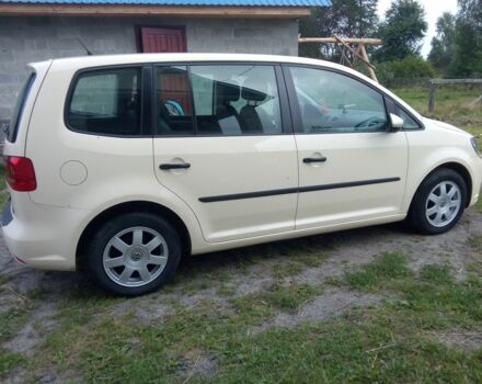 Желтый Фольксваген Туран, объемом двигателя 2 л и пробегом 380 тыс. км за 8000 $, фото 7 на Automoto.ua